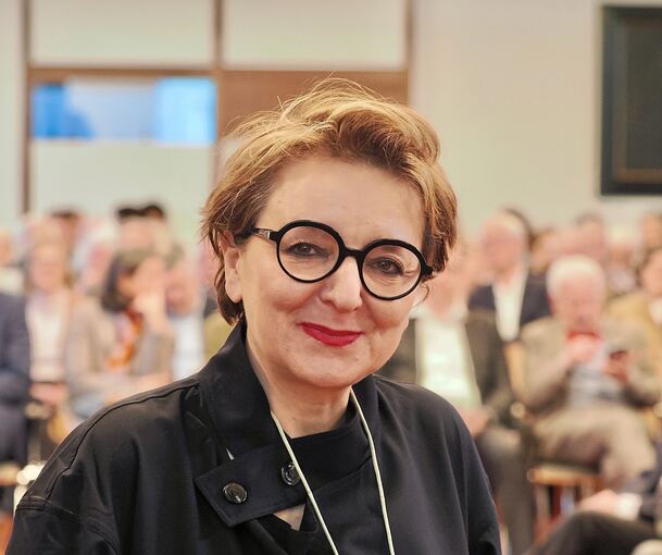 „Verwirrung, die in der vorigen Technologieära wohl noch nicht hätte entstehen können“: Eva Illouz hat die Schillerrede 2025 gehalten.