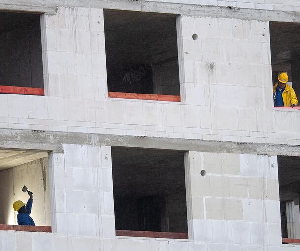 Neu zu bauen, so wie hier, ist nur eines der Mittel gegen die Wohnungsnot. Ein weiterer Baustein könnte sein, Büro- und Gewerbeimmobilien umzuwandeln.