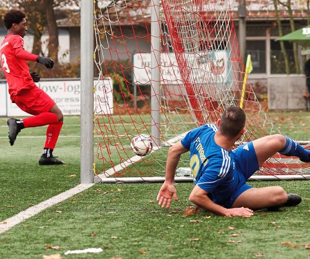Zu spät: Burak Yalman (blau) erzielt für den FCM das zwischenzeitliche 2:2.