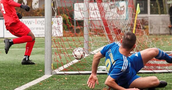 Zu spät: Burak Yalman (blau) erzielt für den FCM das zwischenzeitliche 2:2.