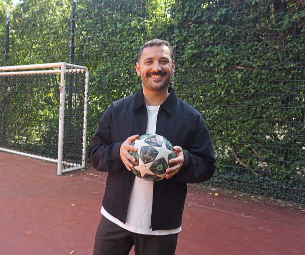 Als Junge muss man Fußballspielen? Nein, sagt Autor Fikri Anıl Altıntaş.