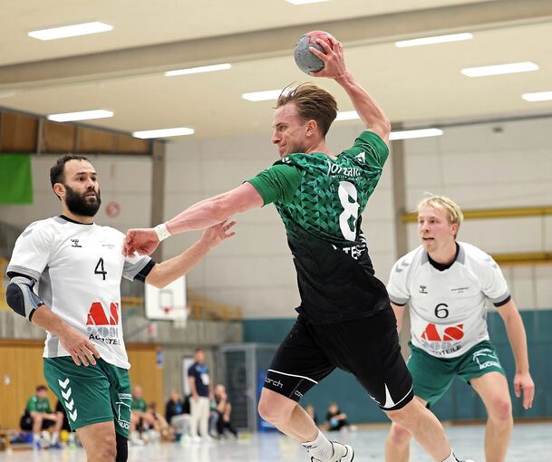 Da kommt er angeflogen: Nico Kistermann und der TSV Asperg treten dominant auf.