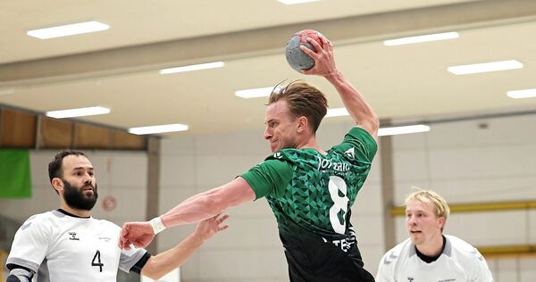 Da kommt er angeflogen: Nico Kistermann und der TSV Asperg treten dominant auf.