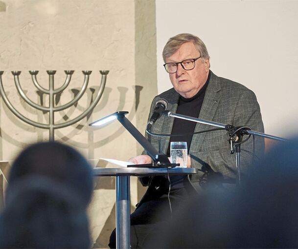 Professor Dr. Karl-Josef Kuschel bei seinem Vortrag im PKC.