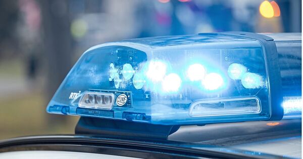 Weil-die-Sonne-blendet-Renault-Fahrer-ger-t-in-den-Gegenverkehr