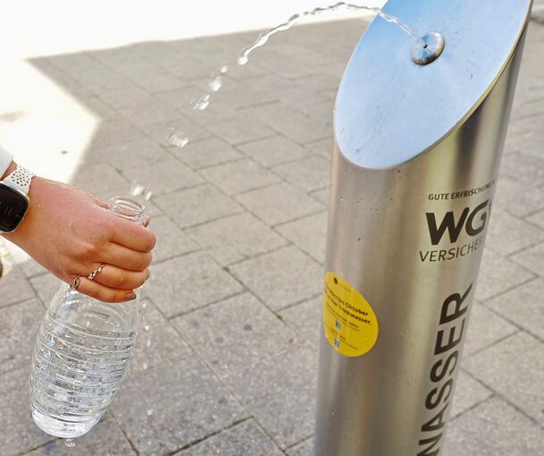 Trinkbrunnen sind neben der Umsetzung des Menschenrechts auf sauberes Wasser auch als Teil der kommunalen Maßnahmen gegen Hitze und als Beitrag zum Umweltschutz zu sehen.
