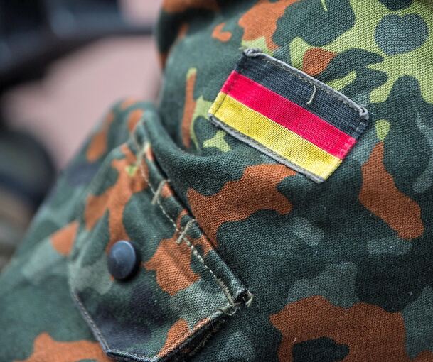 Gemeldet werden alle deutschen Staatsbürgerinnen und Staatsbürger, die im Folgejahr volljährig werden.