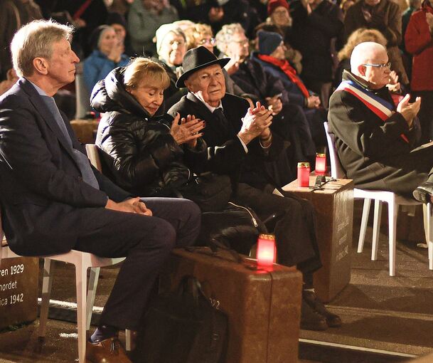 Piere Michel Kahn (Mitte) war elf, als er mit Hilfe einer Freundin dem Tod entkommen konnte.