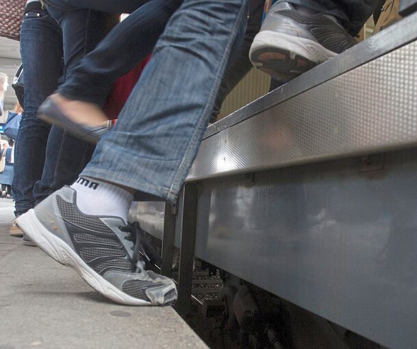 An manchen S-Bahnstationen, wie etwa Ludwigsburg, müssen Fahrgäste große Höhenunterschiede überwinden.