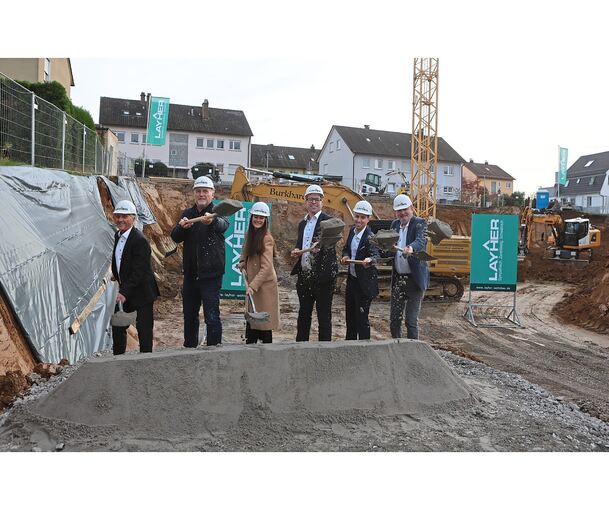 Spatenstich für „das Uhland“ mit Stefan Layher, Dieter Wanner, Constanze Layher, Bürgermeister Jan Trost, Philipp Layher und Thomas Bürkle.
