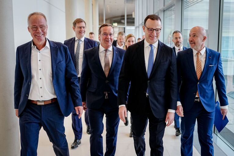 Grundsatzeinigung im Streit um Wehrdienst-Reform