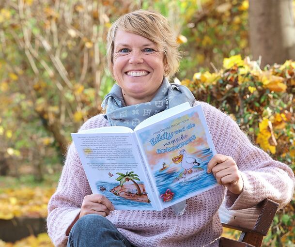 Anja Denise Biedermann mit ihrem Buch „Eddy und die magische Kokosnuss“.