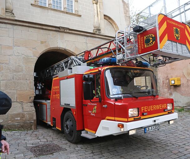 Die Asperger Feuerwehr mit ihrer Drehleiter am inneren Torturm, einem der Engpässe bei Einsätzen am Hohenasperg.