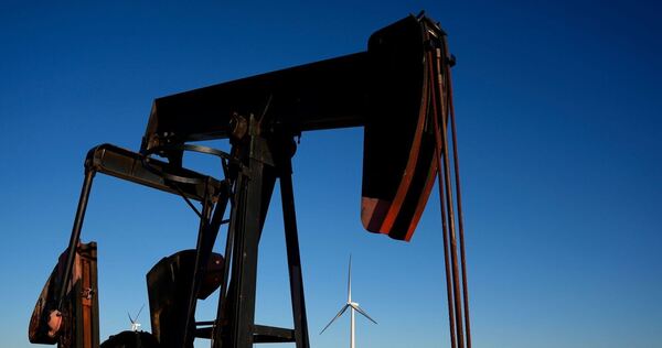 Das Verbrennen von Öl befeuert die Erderhitzung