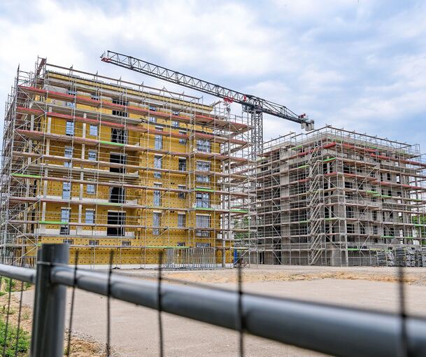 „Gruselig“ nennt der Experte die Situation beim Wohnungsneubau. Noch düsterer sei die Lage mit Blick auf den Stand bei den Baugenehmigungen.