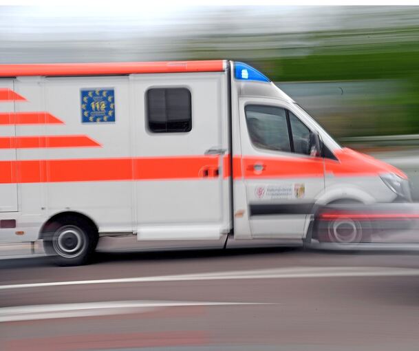 Krankenwagn im Einsatz.