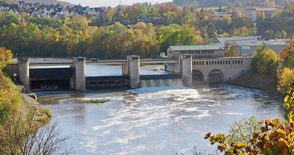 Die Neckarbrücke in Besigheim muss dringend saniert werden.