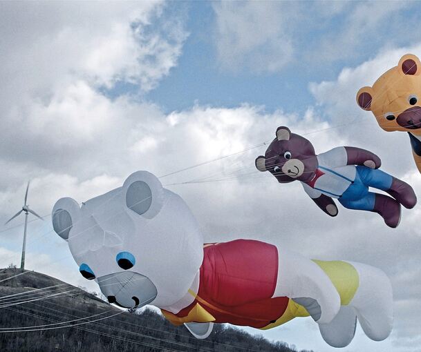 Eines der markanten Bilder des Films – passend zur Erzählung von Detlev Zander, wie eine Erzieherin einmal als Strafe seinen einzigen Freund, einen Teddybär, verbrannte.