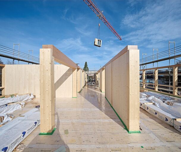 Der Baustoff Holz dominiert im neuen Bau A der Wilhelm-Keil-Schule.
