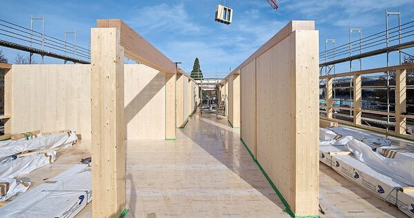 Der Baustoff Holz dominiert im neuen Bau A der Wilhelm-Keil-Schule.