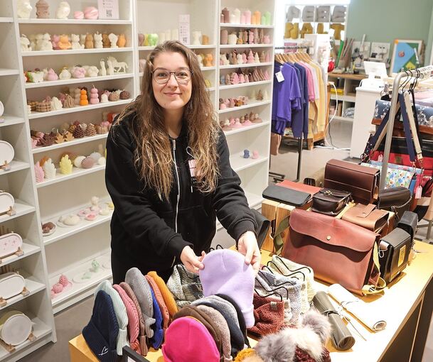 Kerzen, Mode, Postkarten: In Vanessa Herdegs neuem Laden „Love Luma“ soll jeder fündig werden.