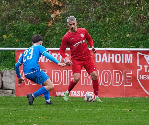 Hessigheim (in Rot) lässt dem Gegner aus Kornwestheim keine Chance.