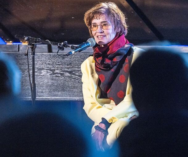 Facettenreiches Bild im Wechselspiel von Gespräch, Erörterungen und Hörspielpassagen: Ulrike Haage (Bild) beleuchtet die Lyrikerin Mascha Kaléko.