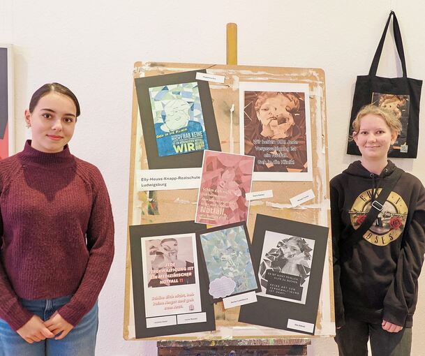 Sayra Gürbüz (links) und Miriam Tuchel haben sich mit ihren Werken (Mitte und oben rechts) am Kunstwettbewerb beteiligt. Tüchel gewann damit vor einem Jahr den ersten Platz.