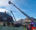 Die Feuerwehr rückte mit der Drehleiter aus.