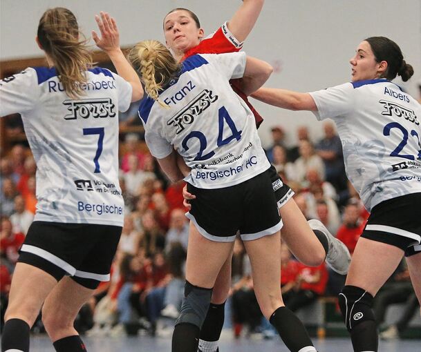 Gegen die Wand: Die SG Schozach-Bottwartal (mit Lara Däuble, hinten) hat mit großen finanziellen Sorgen zu kämpfen.