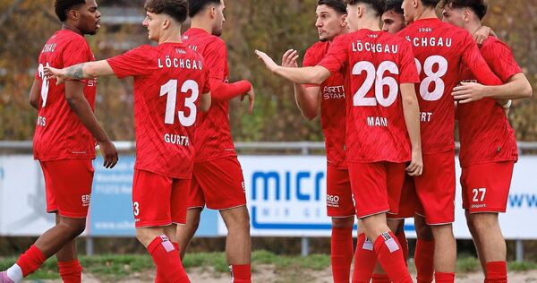 Wollen sich mit einem weiteren Erfolgserlebnis die Herbstmeisterschaft sichern: Die Spieler des FV Löchgau.