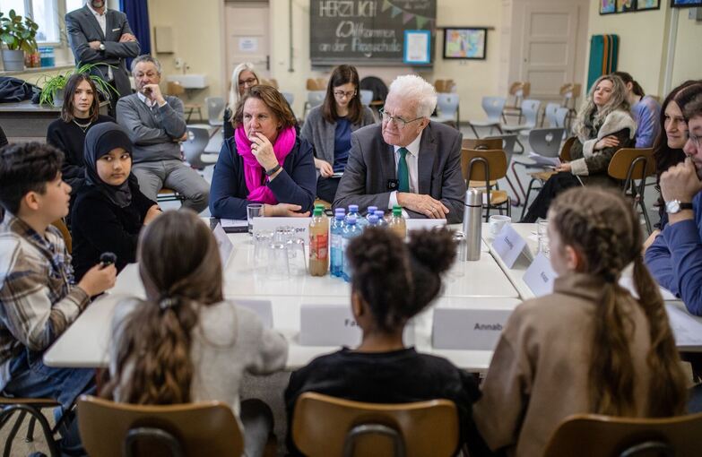 Kretschmann in Schule in Stuttgart