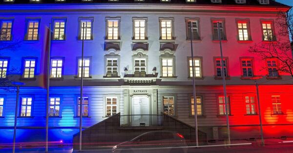 Ludwigsburger-Rathaus-wird-am-25-November-orange-angestrahlt