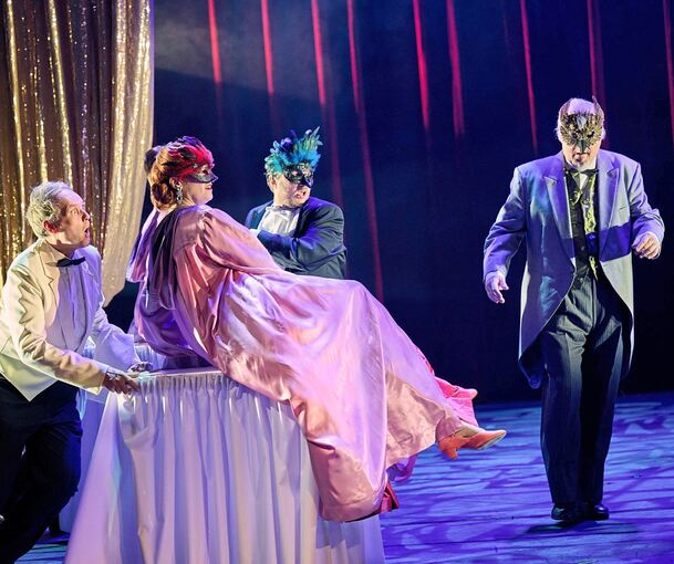 Runderneuerte Operettenseligkeit: „Der Opernball“ am Theater Pforzheim.