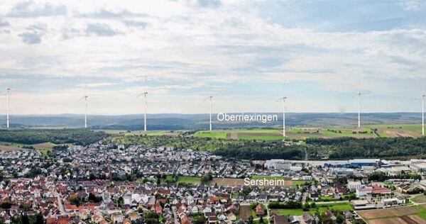 Eine Fotomontage zeigt, wie sich die Landschaft beim Blick auf Oberriexingen verändern würde – auch die Höhe der Windräder war für viele Bürger überraschend, die deshalb den Plänen nun kritischer gegenüber stehen.