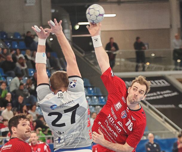 Auch gegen Großwallstadt offensivstark: Tom Wolf (rechts) und die SG BBM.