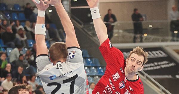 Auch gegen Großwallstadt offensivstark: Tom Wolf (rechts) und die SG BBM.