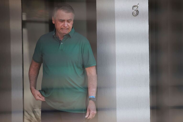 Bolsonaro gesteht Einsatz eines Lötkolbens an Fußfessel Bolsonaro gesteht Einsatz eines Lötkolbens an Fußfessel