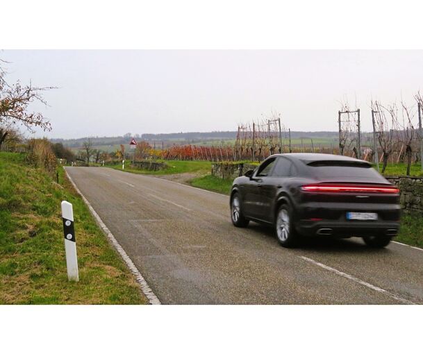 Der Ausbau der Straße zwischen Enzweihingen und Aurich verzögert sich. Die Kreisstraße 1649 zwischen Enzweihingen und Aurich kann nicht vor 2030 saniert werden. Das hat Auswirkungen auf die hier geplante Flurneuordnung, für die es nur eine kleine Lös