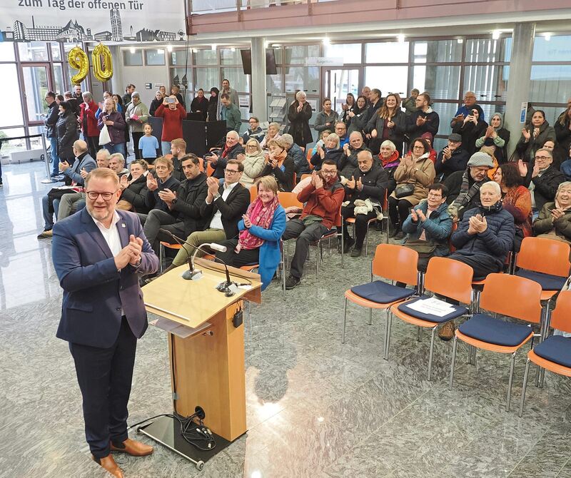 Oberbürgermeister Nico Kauxmann bei seiner Ansprache.