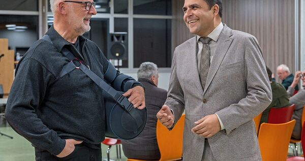 Bewerbervorstellung zur Bürgermeisterwahl in Großbottwar: Thomas Stigler mit Ralf Zimmermann.