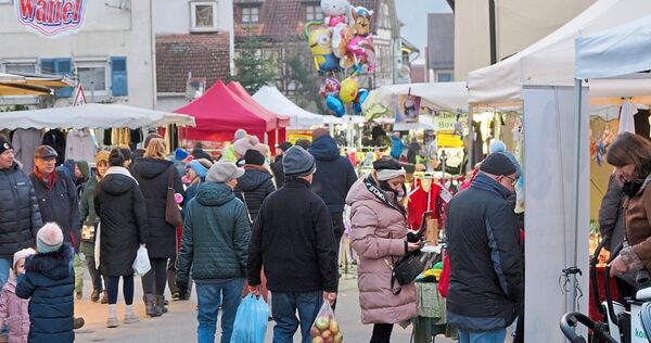 Bei eisigen Minustemperaturen hielten die Mundelsheimer ihrem Martinimarkt die Treue. .