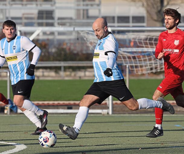 Geht voran: Schwieberdingens Interimscoach Piero Stampete (li.).