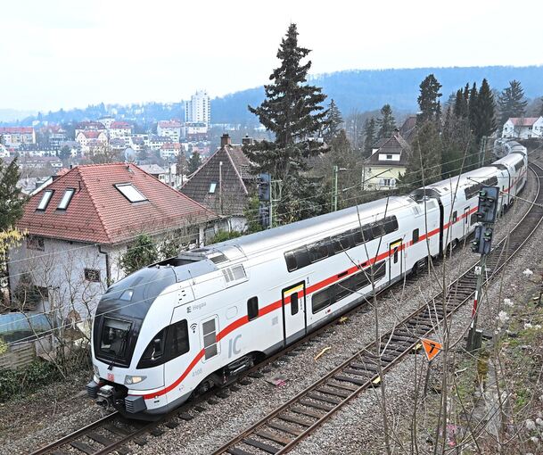 Wo heute noch unter anderem ein Intercity fährt, soll ab geschätzt Mitte der 30er-Jahre eine S-Bahn fahren, die Heimerdingen mit Stuttgart-Vaihingen über die Panoramabahnstrecke verbindet.