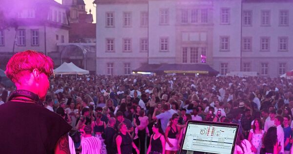 Das Marktplatzfest ist eines der Events, bei dem Menschen sich in ungezwungener Atmosphäre begegnen können.