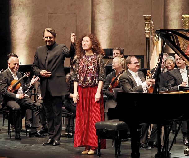 Die „Enttäuschung“ bleibt aus: Die Stuttgarter Philharmoniker unter der Leitung von Andrey Boreyko und mit der Pianistin Marianna Shirinyan.