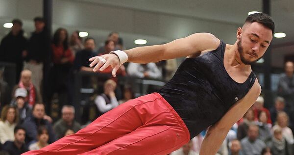 Der Ukrainer Nazar Chepurnyi vom MTV Ludwigsburg am Pauschenpferd beim letzten Saisonwettkampf in der Turn-Bundesliga.