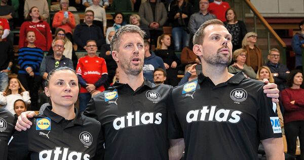 Das Trainerteam der DHB-Auswahl: Torwarttrainerin Jasmina Rebmann-Jankovic, Coach Markus Gaugisch und Co-Trainer Frederick Griesbach.