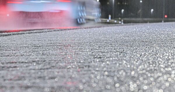 Glatteisunfall-bei-Sersheim-Paketdienstfahrer-rutscht-gegen-Leitplanke