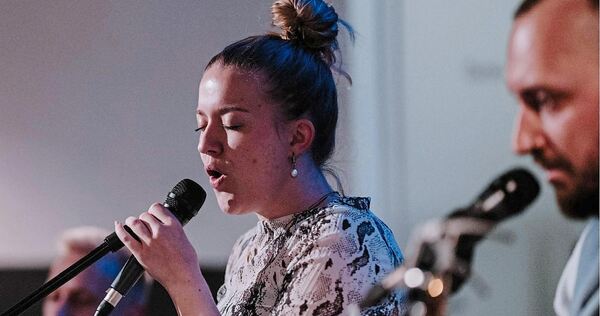 Im neuen Jahr möchte Emily Koko ihr Produzentennetzwerk in Deutschland ausbauen, Konzerte geben, eine EP veröffentlichen.